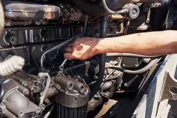 5 CRITICAL MISTAKES IN FILTER REPLACEMENT OIL AND FUEL FILTER TIPS FOR ENGINE LIFE