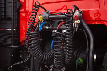 FREN HAVA HORTUMU VE BAĞLANTI FİTTİNGLERİ: BOYUT STANDARTLARI, SIZDIRMAZLIK SORUNLARI VE ÇÖZÜM